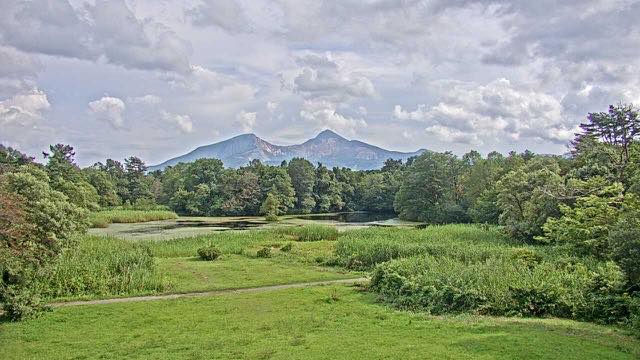裏磐梯レンゲ沼と磐梯山の見本画像（2026年8月）