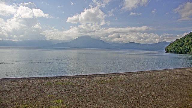 支笏湖と周辺の山々の見本画像（2026年8月）
