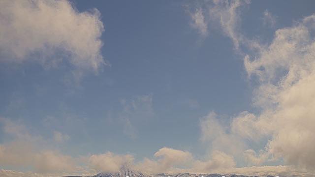 ナウルホエ山とトンガリロ山の見本画像（2026年8月）